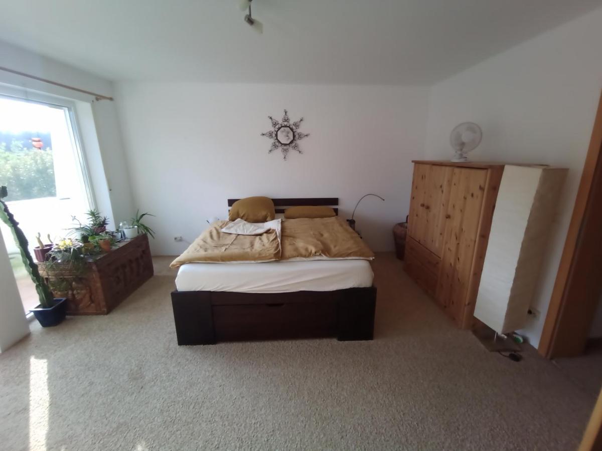 Grosses Zimmer Bad Kueche Wohnzimmer Terasse Garten Zentral Ruhig Landsberg am Lech Buitenkant foto
