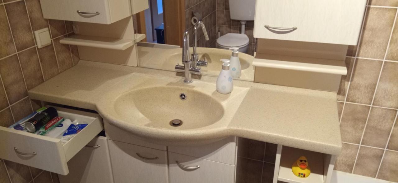 Grosses Zimmer Bad Kueche Wohnzimmer Terasse Garten Zentral Ruhig Landsberg am Lech Buitenkant foto