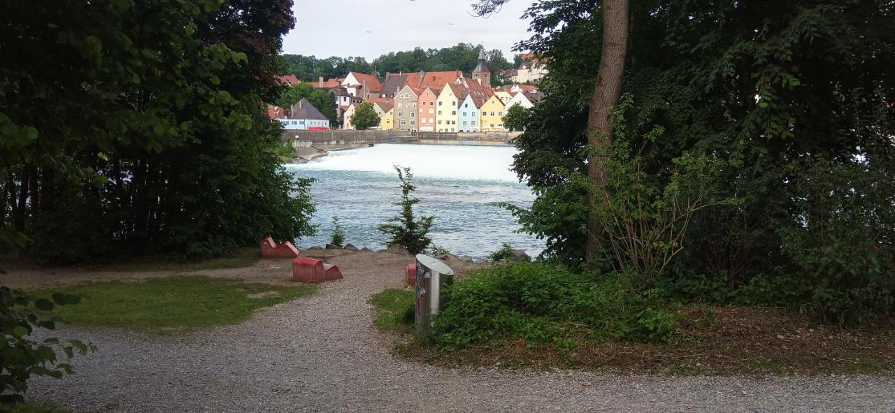 Grosses Zimmer Bad Kueche Wohnzimmer Terasse Garten Zentral Ruhig Landsberg am Lech Buitenkant foto