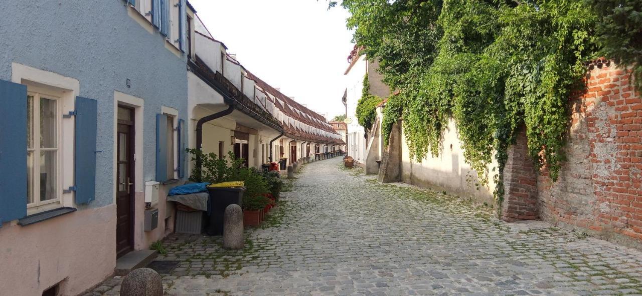 Grosses Zimmer Bad Kueche Wohnzimmer Terasse Garten Zentral Ruhig Landsberg am Lech Buitenkant foto