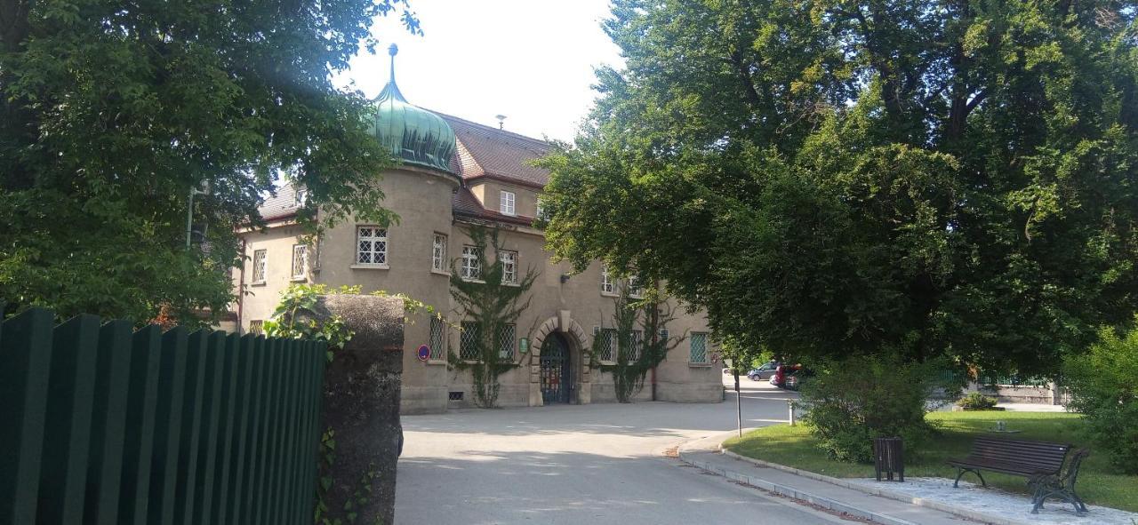 Grosses Zimmer Bad Kueche Wohnzimmer Terasse Garten Zentral Ruhig Landsberg am Lech Buitenkant foto