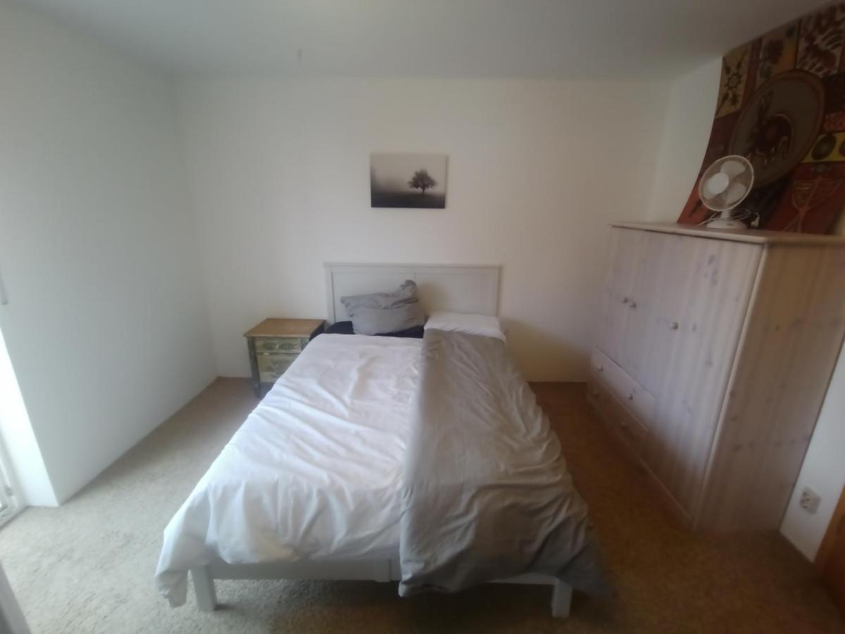 Grosses Zimmer Bad Kueche Wohnzimmer Terasse Garten Zentral Ruhig Landsberg am Lech Buitenkant foto